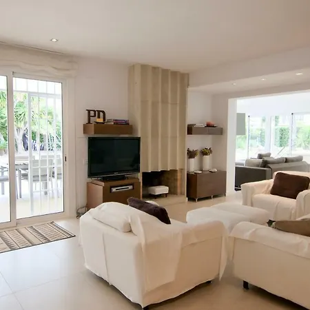 Luxury House Вілла *